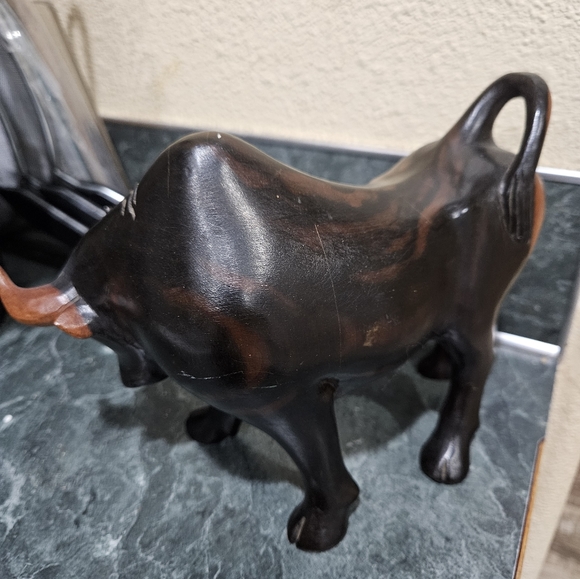 Handcrafted wooden Bull from the Phillipines - Picture 3 of 8
